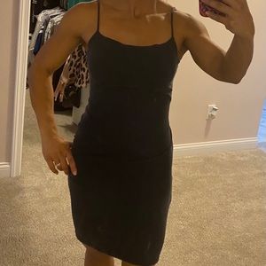 Lulu’s black little dress